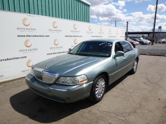 2005 Lincoln Town Car