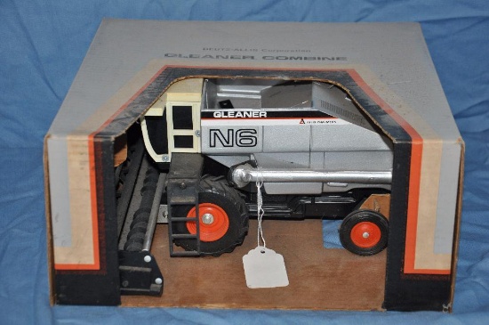 Ertl Allis Chalmers Gleaner N6 Combine