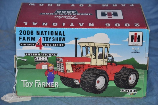 Ertl 1/32 Scale Toy Farmer International 4366 4WD Tractor