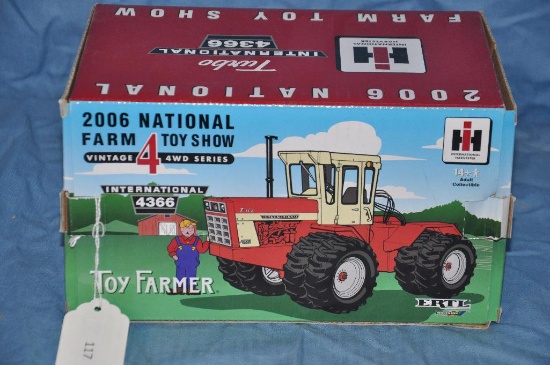 Ertl 1/32 Scale Toy Farmer International 4366 4WD Tractor