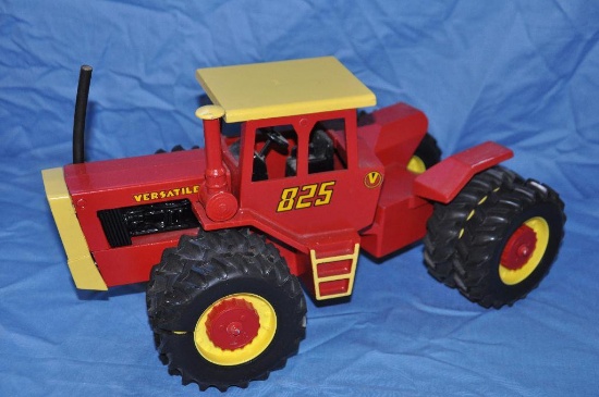 Scale Models 1/16 Scale Versatile 4WD Tractor