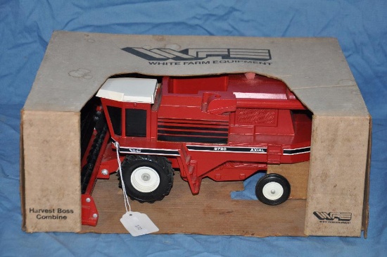 Scale Models White 9720 Combine