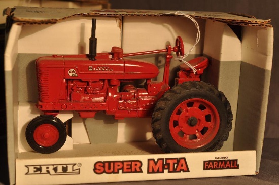 Ertl 1/16th Scale Farmall Super MTA Tractor