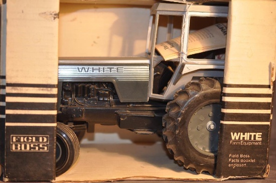 Scale Models 1/16th Scale White 2-135 Tractor