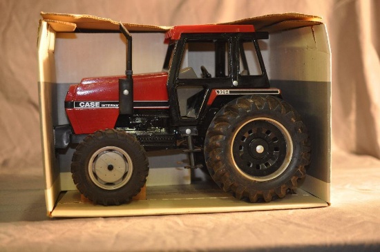Ertl 1/16th Scale Case International 3294 MFWD Tractor