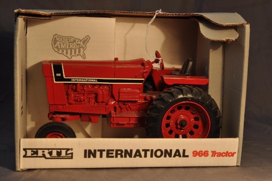 Ertl 1/16th Scale International 966 Tractor