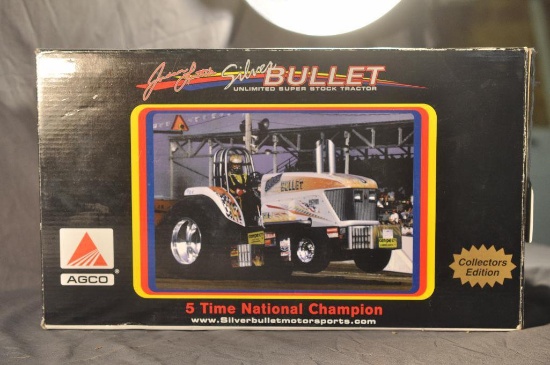 Spec Cast Gottman Toys 1/16th Scale Silver Bullet Pulling Tractor