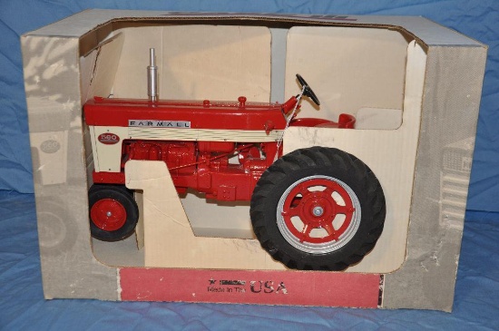 Scale Models 1/8 Scale Farmall 560 Tractor