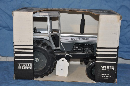 Scale Models 1/16 Scale White 2-135 Field Boss Tractor