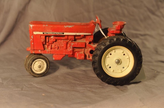 Ertl 1/16th scale IH NF tractor