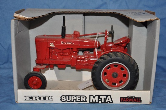 Ertl 1/16 Scale Farmall Super M-TA
