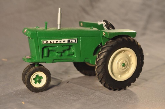 Oliver 1/16th Oliver 770 tractor