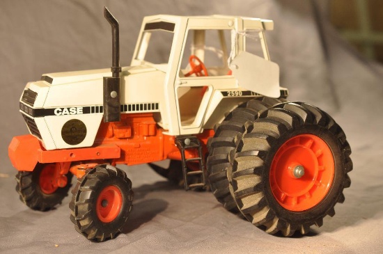 Ertl 1/16th scale Case 2590 MFWD tractor