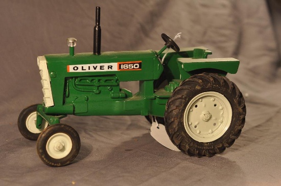 1/16th Oliver 1650 tractor