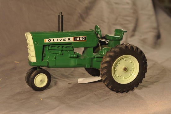 Ertl 1/16th scale Oliver 1850 tractor
