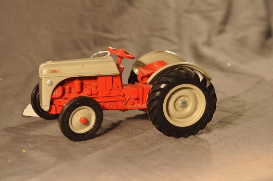 Ertl 1/16th Ford tractor