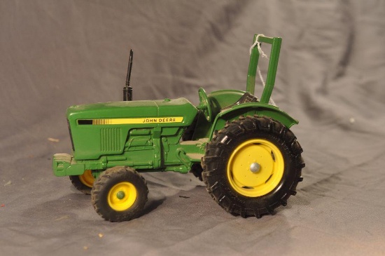 Ertl 1/16th scale JD Utility tractor