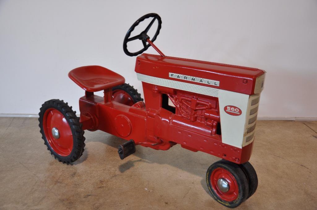 farmall 560 pedal tractor