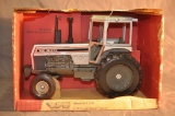 Scale Models 1/16th Scale White 160 Tractor