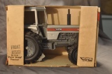 Scale Models 1/16th Scale White 2-135 Field Boss Tractor