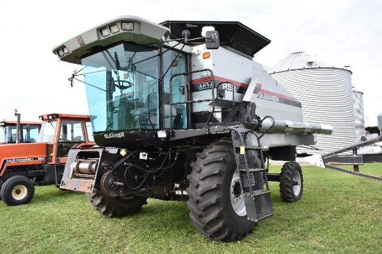 '99 Gleaner R52 2wd combine