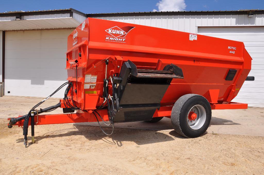 KUHN KNIGHT　ツナギ Kuhn Knight Botec 4142 mixing feed wagon | Proxibid