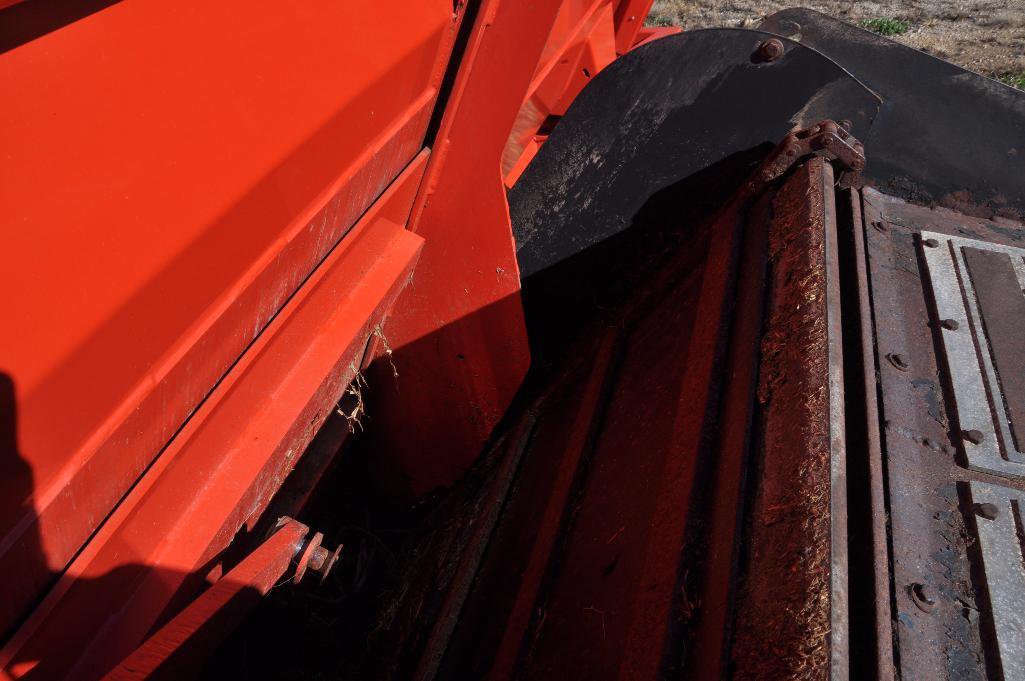 Kuhn Knight Botec 4142 mixing feed wagon | Proxibid