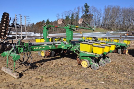 '96 JD 7200 12 row 30" front fold planter