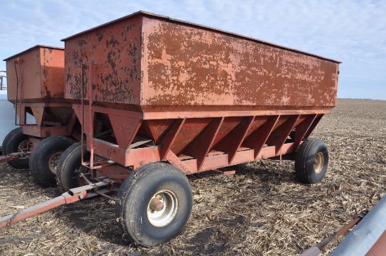 M&W 400 bushel gravity wagon