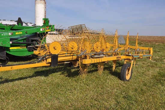 '05 Vermeer WRV10 10-wheel hay rake