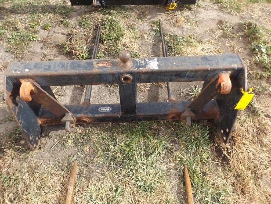 Bale spear for loader