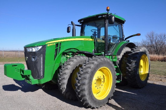 '13 JD 8260R MFWD tractor