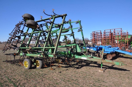 JD 980 27' 6" field cultivator