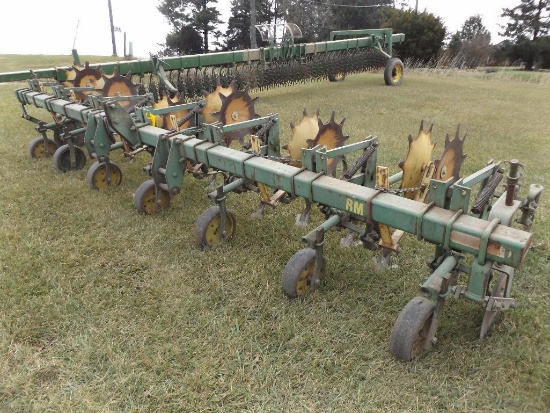 JD RM 6 row 30" 3 pt. cultivator