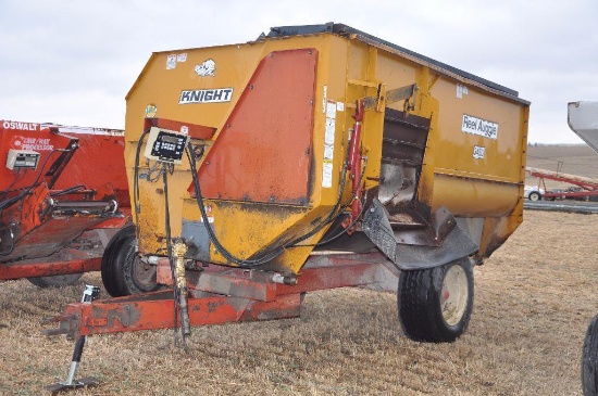 Knight Reel Auggie 3450 mixer feed wagon