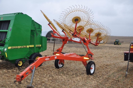 Kuhn Speedrake SR 110 10-wheel hay rake