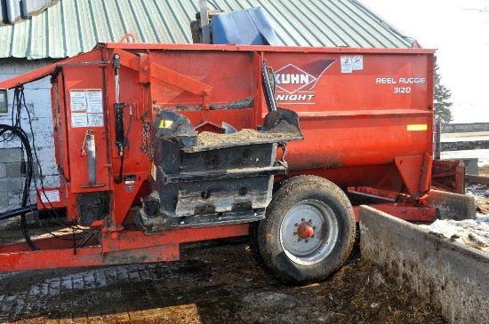 Kuhn Knight Reel Auggie 3120 mixer feed wagon