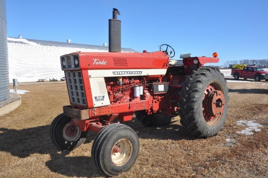 '72 IH 1066 2WD tractor