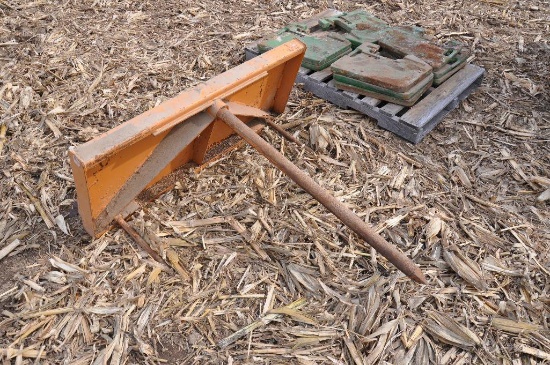 Bale spear for skidloader