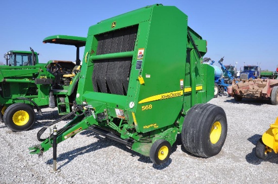 JD 568 round baler