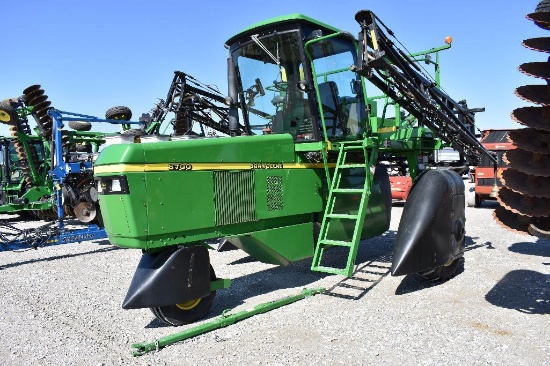 JD 6700 self propelled sprayer