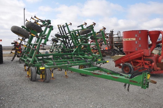 JD 960 27 1/2' field cultivator