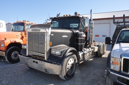 '85 Freightliner day cab semi