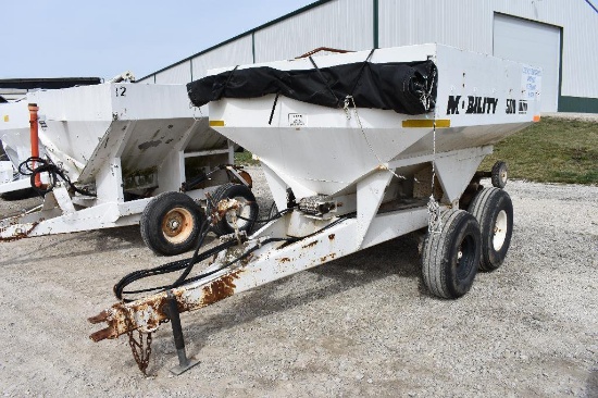 Mobility 500 pull-type dry spreader