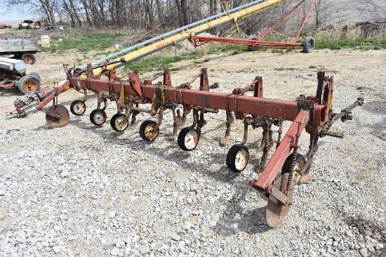 IH 353 6 row 30" cultivator