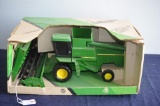 ERTL 1/16TH SCALE JOHN DEERE TITAN II COMBINE