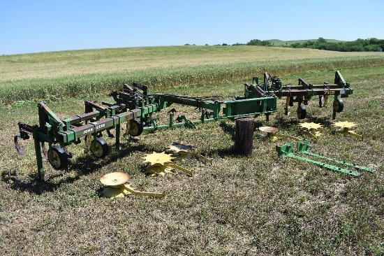 JD 725 6 row 30" front mount cultivator