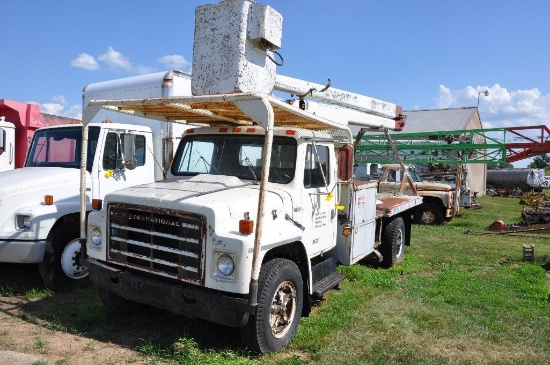 '79 IH 1724 crane truck w/ Hi-Ranger man lift