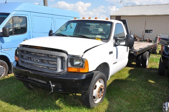 '99 Ford F-550 flatbed truck