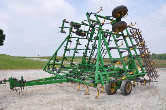 JD 960 36' field cultivator